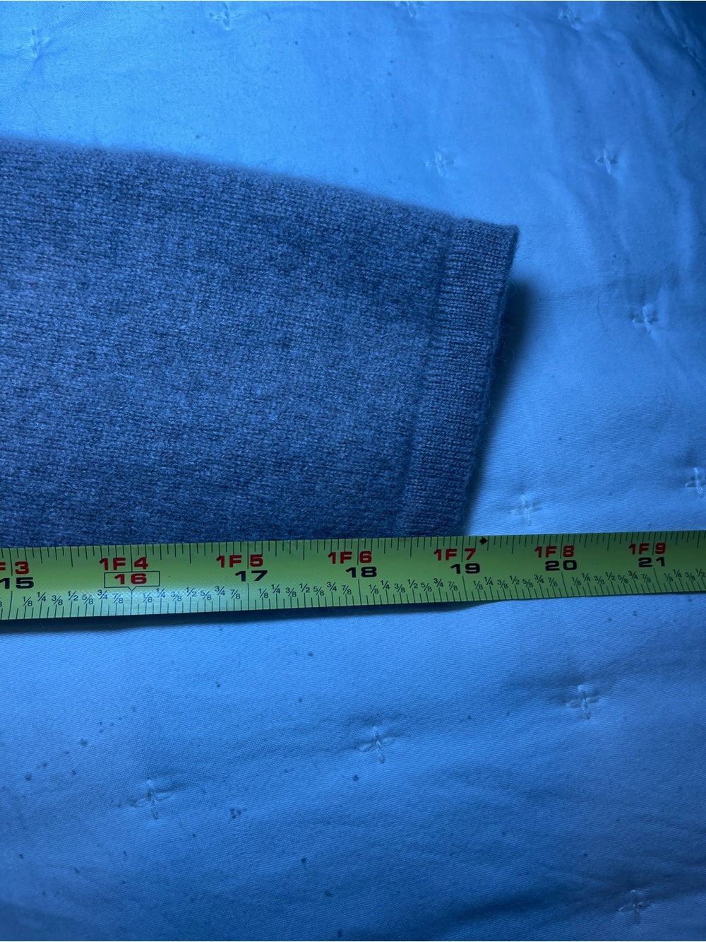 Mc Duff 100% Cashmere Sweater Size Medium
Taupe V-Neck Long Sleeve Luxury - Picture 8 of 9